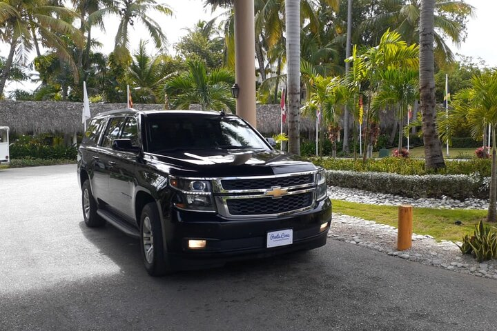 Deluxe SUV Private Round Trip Airport Transfer Bavaro Hotels 1-5 Passenger - Photo 1 of 4